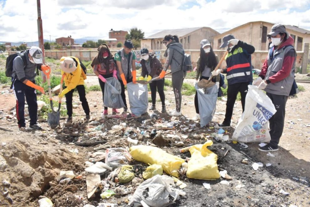 campaña de limpieza en la Zona Sur de Oruro