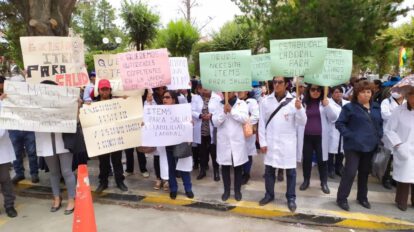 Médicos protestan Oruro por falta de ítems