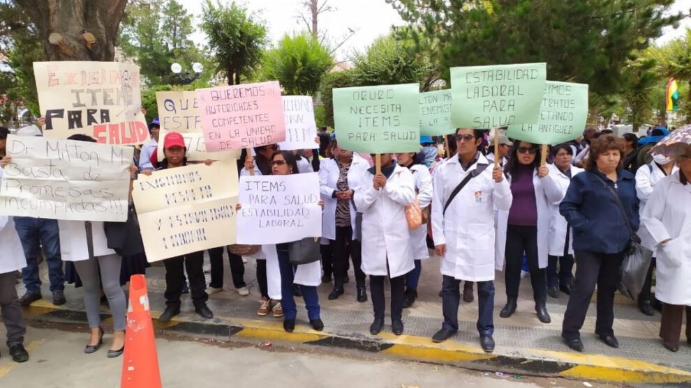Médicos protestan Oruro por falta de ítems