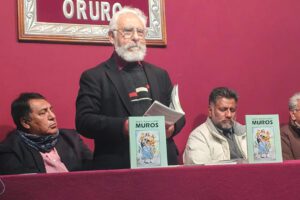 José Hernán Romero Jaldín presentó su poemario Muros en Oruro