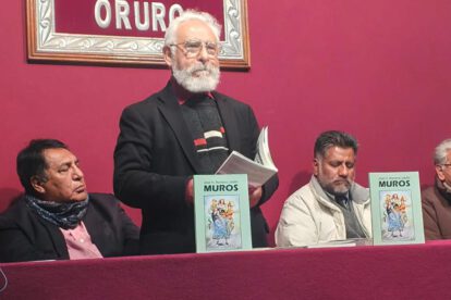 José Hernán Romero Jaldín presentó su poemario Muros en Oruro