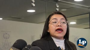 La diputada Justiniano en conferencia de prensa