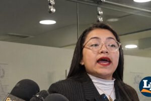 La diputada Justiniano en conferencia de prensa