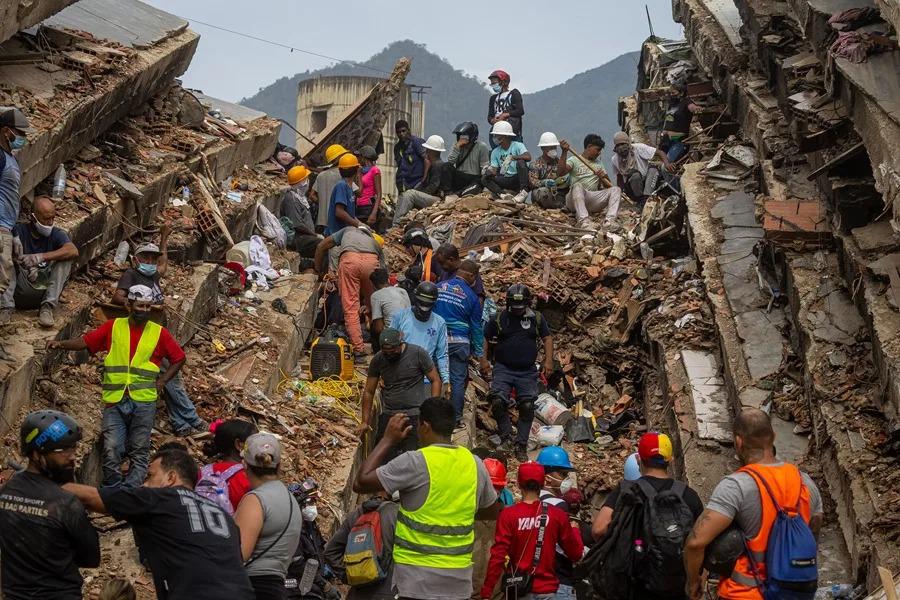 Equipos de rescate y voluntarios coordinan labores de búsqueda