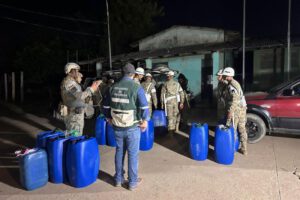 se detectó aproximadamente 6.500 litros de diésel almacenados en turriles de manera irregular, incumpliendo la normativa vigente.