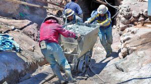 Actividad minera en el cerro Rico de Potosí