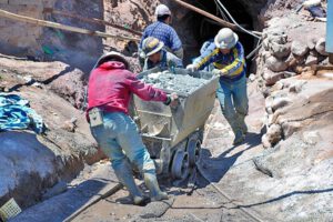 Actividad minera en el cerro Rico de Potosí