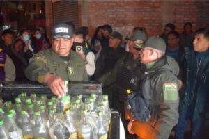 De 43 establecimientos, de los cuales solo 14 contaban con patente de funcionamiento