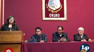 Las autoridades engalanaron el acto y fueron las encargadas de entregar los reconocimientos