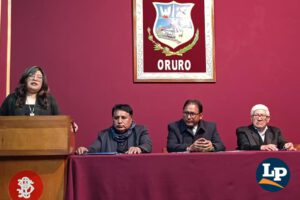 Las autoridades engalanaron el acto y fueron las encargadas de entregar los reconocimientos