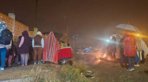 Los vecinos procedieron a incendiar una de las motocicletas