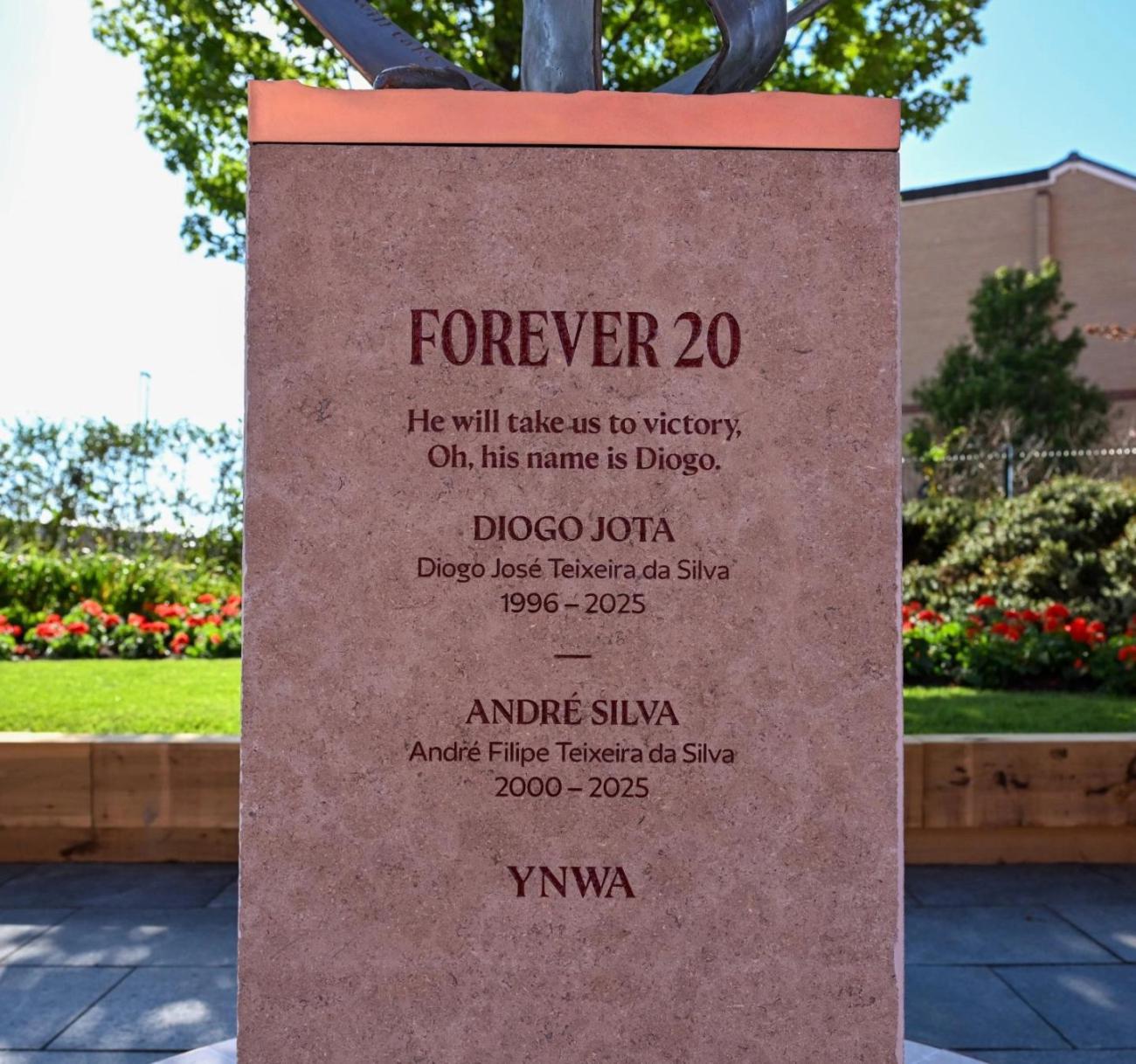 monumento a Diogo Jota y su hermano