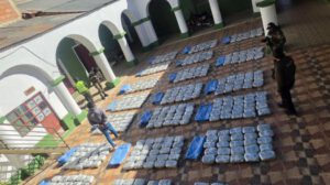Se hallaron 20 yutes que contenían 500 paquetes con una sustancia verduzca