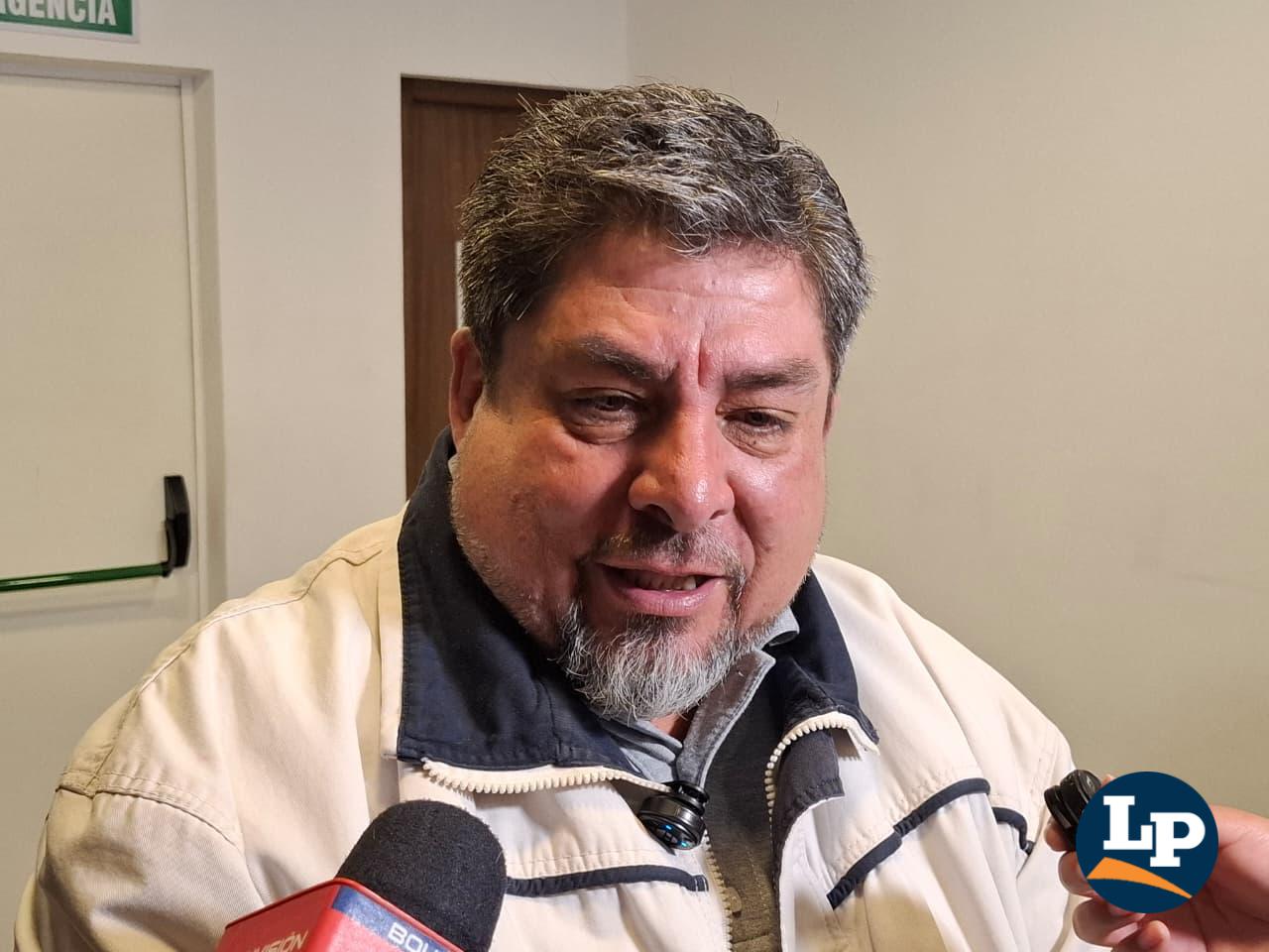 El diputado Zegarra en conferencia de prensa