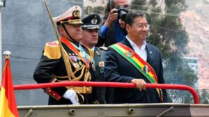 El excomandante del Ejército, Juan José Zúñiga, junto al exmandatario Luis Arce
