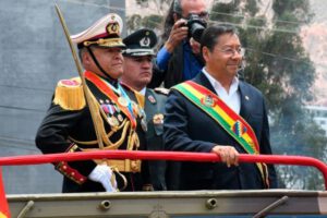 El excomandante del Ejército, Juan José Zúñiga, junto al exmandatario Luis Arce