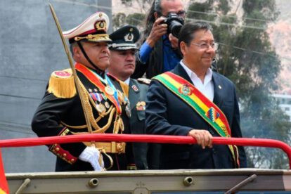 El excomandante del Ejército, Juan José Zúñiga, junto al exmandatario Luis Arce