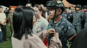 Entrega de la medalla “Héroe de Venezuela” al contingente boliviano