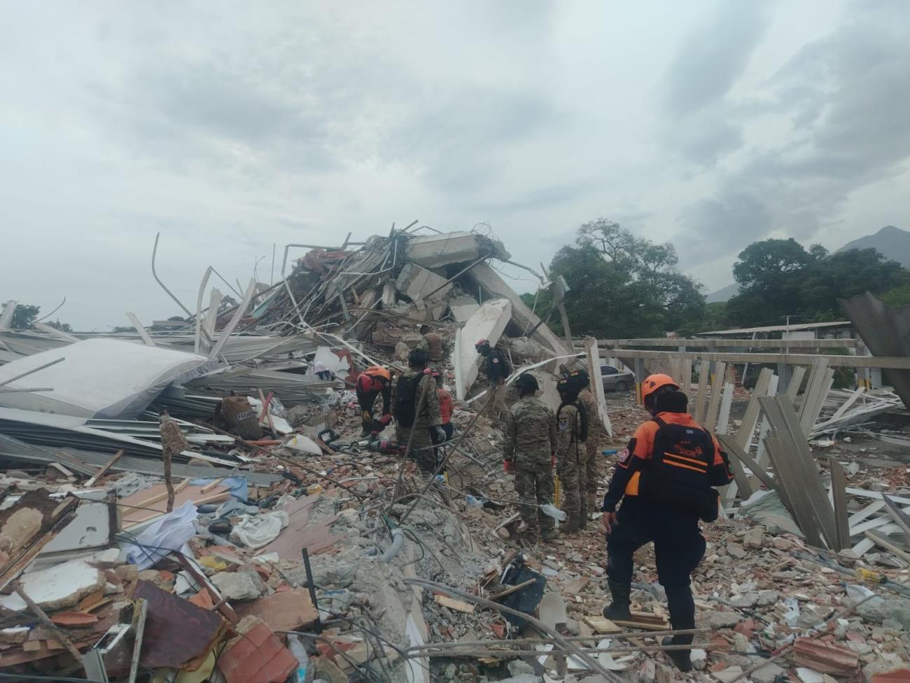 Equipos de rescate bolivianos coordinan tareas de asistencia humanitaria