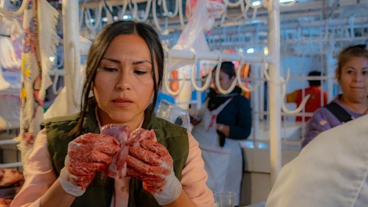 Autoridades inspeccionan carne en mal estado durante operativo en el mercado Los Pozos
