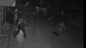 Tras las denuncias de los vecinos, la Policía intervino para dispersar a un grupo de personas que portaba machetes, piedras y palos