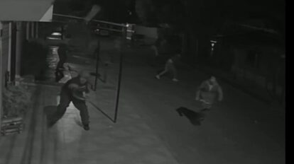 Tras las denuncias de los vecinos, la Policía intervino para dispersar a un grupo de personas que portaba machetes, piedras y palos