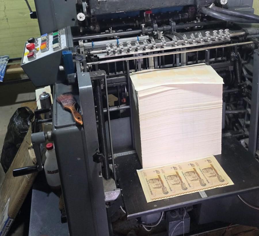 Equipos incautados, presuntamente empleados en la falsificación de moneda