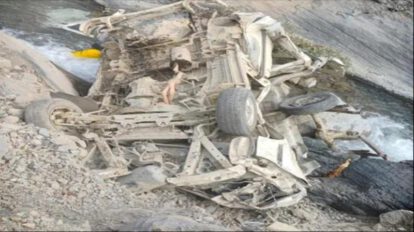 El embarrancamiento de un trufi, ha dejado varias personas fallecidas y heridas
