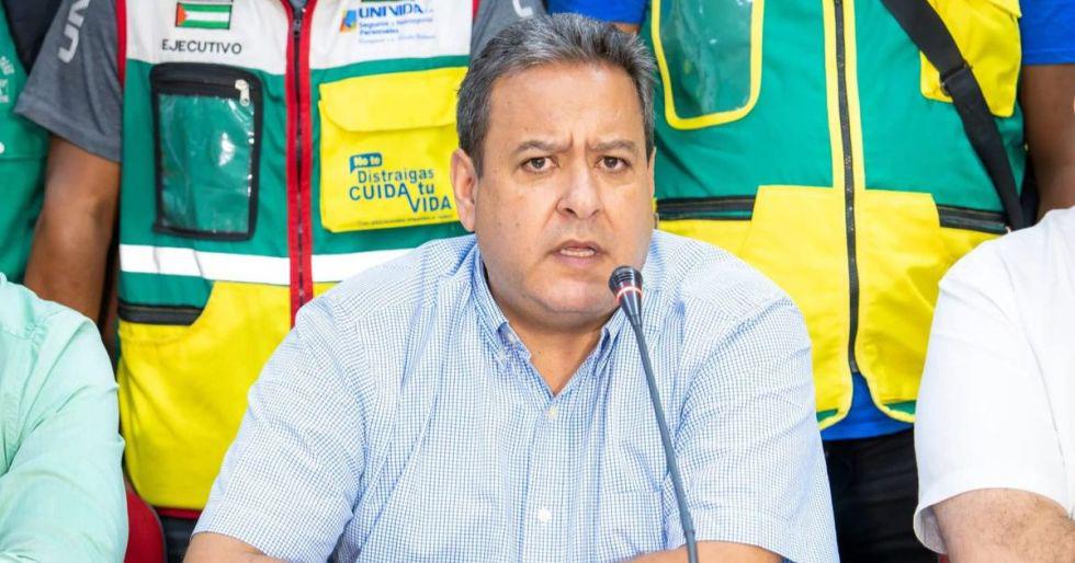 El presidente de Yacimientos Petrolíferos Fiscales Bolivianos hablando en una conferencia de presa
