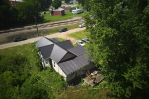 Vista aérea de la vivienda asegurada por autoridades de Ohio