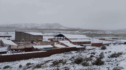 Una nevada cubrió de manto blanco el municipio de San Pablo de Lípez en Potosí