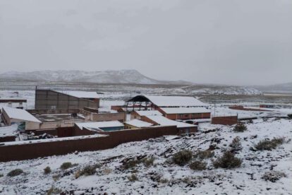 Una nevada cubrió de manto blanco el municipio de San Pablo de Lípez en Potosí
