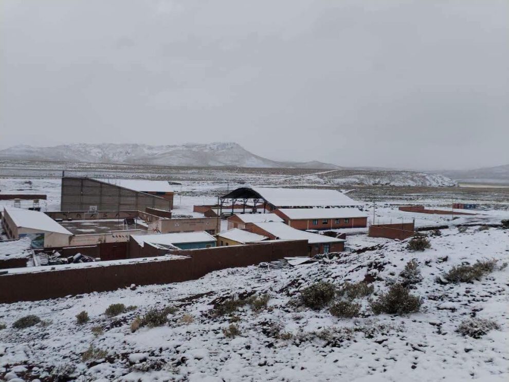 Una nevada cubrió de manto blanco el municipio de San Pablo de Lípez en Potosí