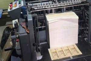 Las autoridades incautaron maquinaria de alta precisión en el lugar