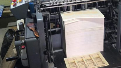Las autoridades incautaron maquinaria de alta precisión en el lugar