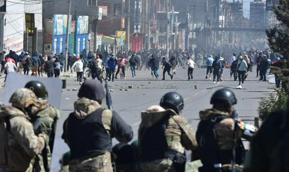 La ciudad de El Alto, donde se registran fuertes enfrentamientos entre los manifestantes y los efectivos de la Policía Boliviana