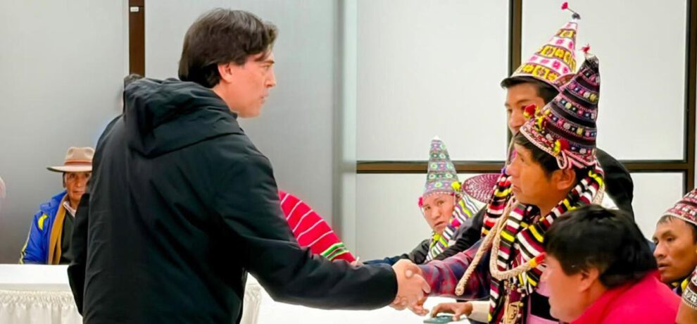 Autoridades gubernamentales y representantes de Tinguipaya sostuvieron una reunión de trabajo