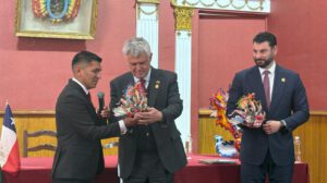 Iván Quispe junto a Roberto Ruiz