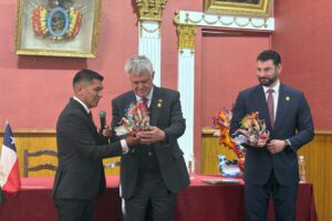 Iván Quispe junto a Roberto Ruiz