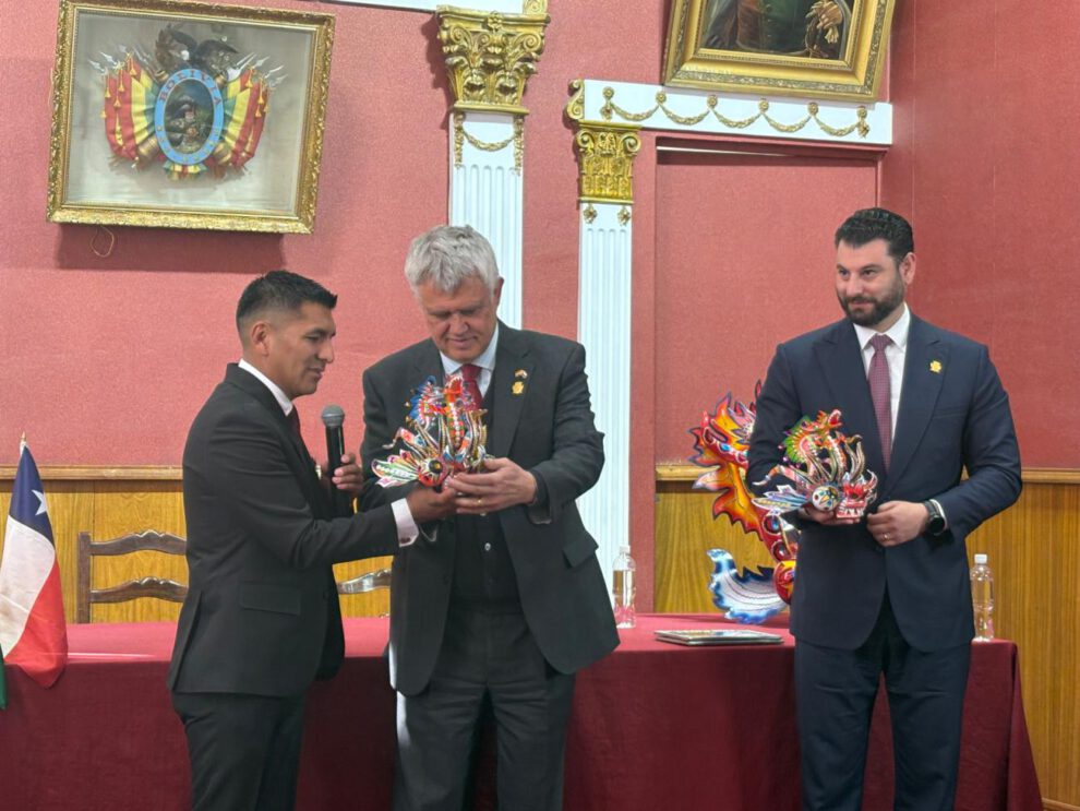 Iván Quispe junto a Roberto Ruiz