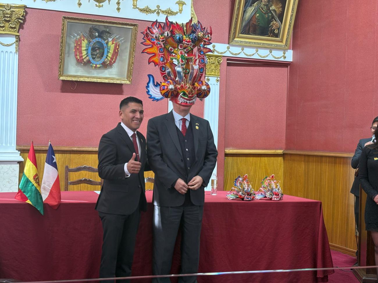 Alcalde de Oruro, junto al cónsul de Chile