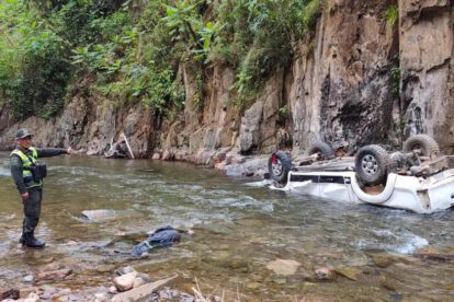 Un vehículo cayó en el río Vagante