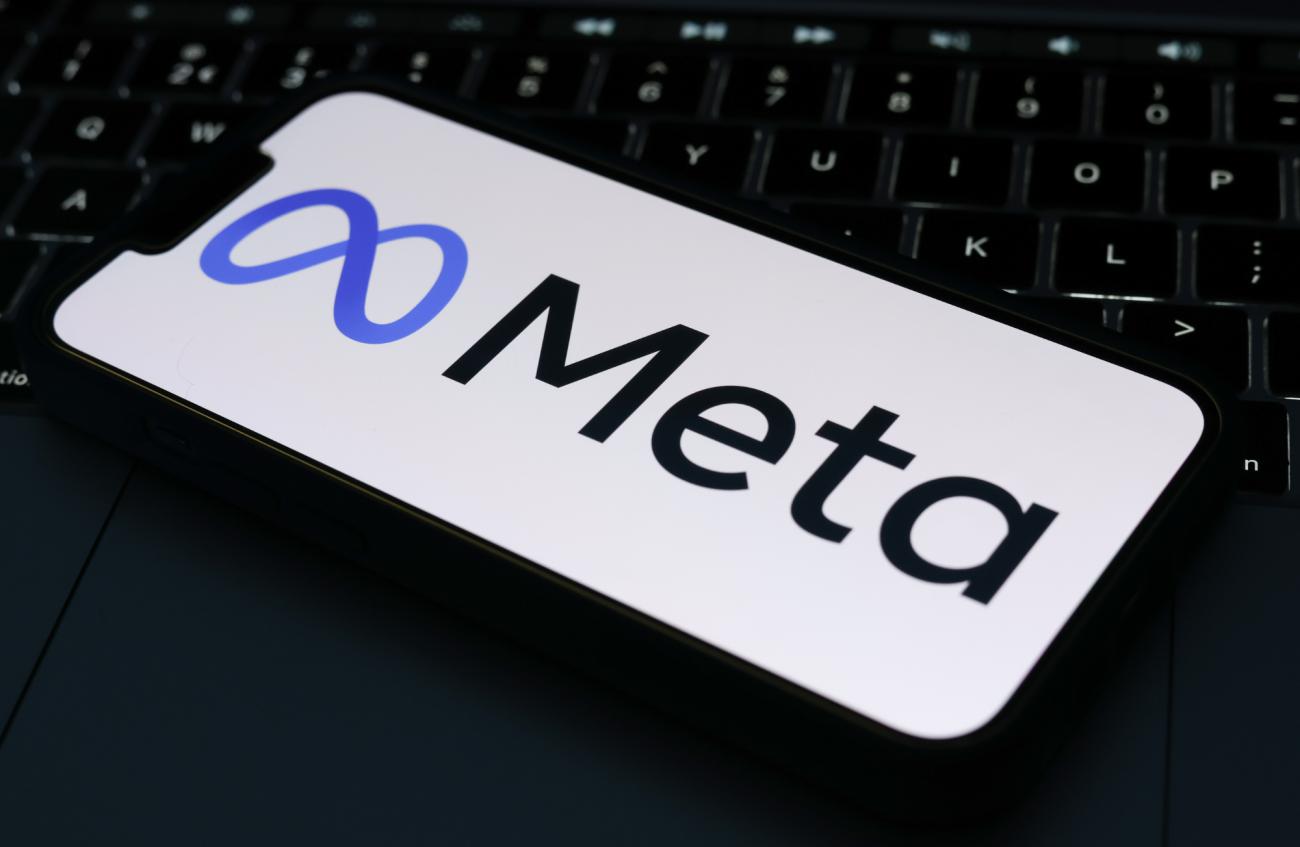 Fotografía de archivo que muestra el logotipo de Meta en un teléfono móvil en Liverpool (Reino Unido).