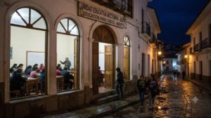 Educación nocturna en Sucre: las aulas del centro siguen abiertas pese a la baja afluencia