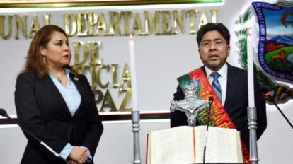 Isaías Jorge Vargas Chambi (d), nuevo presidente del TDJ de La Paz
