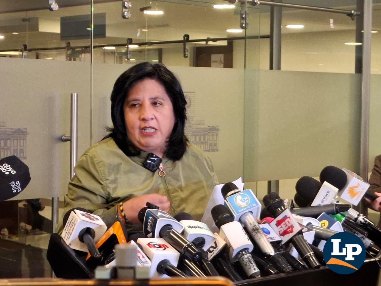 La diputada Bilbao en conferencia de presa