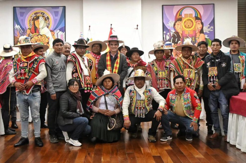 Reunión sostenida entre el Presidente de Bolivia y los ayllus del norte de Potosí y sur de Oruro