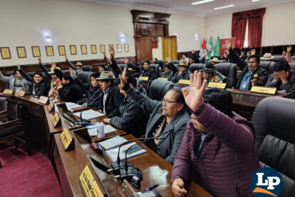 votación en la asamblea departamental de Oruro