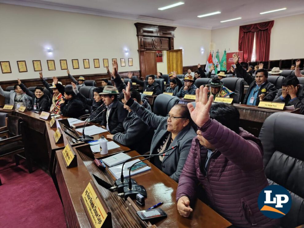 votación en la asamblea departamental de Oruro