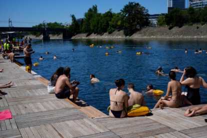 Una de las tres zonas de baño autorizadas en el río Sena, a su paso por París, ante la ola de calor registrada en junio en Francia